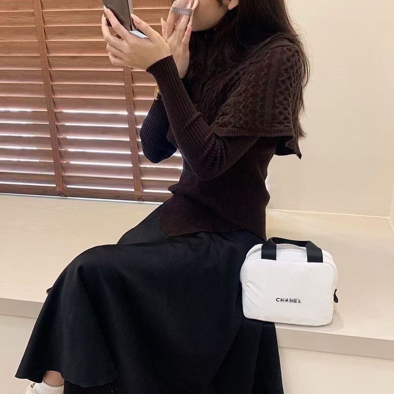 VIP限量積分贈品禮 Chanel 香奈兒 手提包 手提袋 方便包 羽絨手提ins高顏值化妝包 積分禮贈品零錢便攜 高級-細節圖4