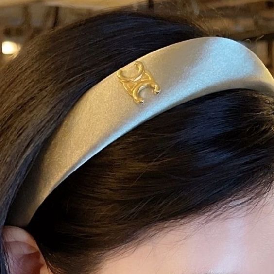 Celine凱旋門 髮箍髮飾 法式高級緞面寬邊發箍 美妝贈品vip漂亮禮 簡單就高級 雙c皮發箍 氣質百搭 寬邊小羊皮發-細節圖5