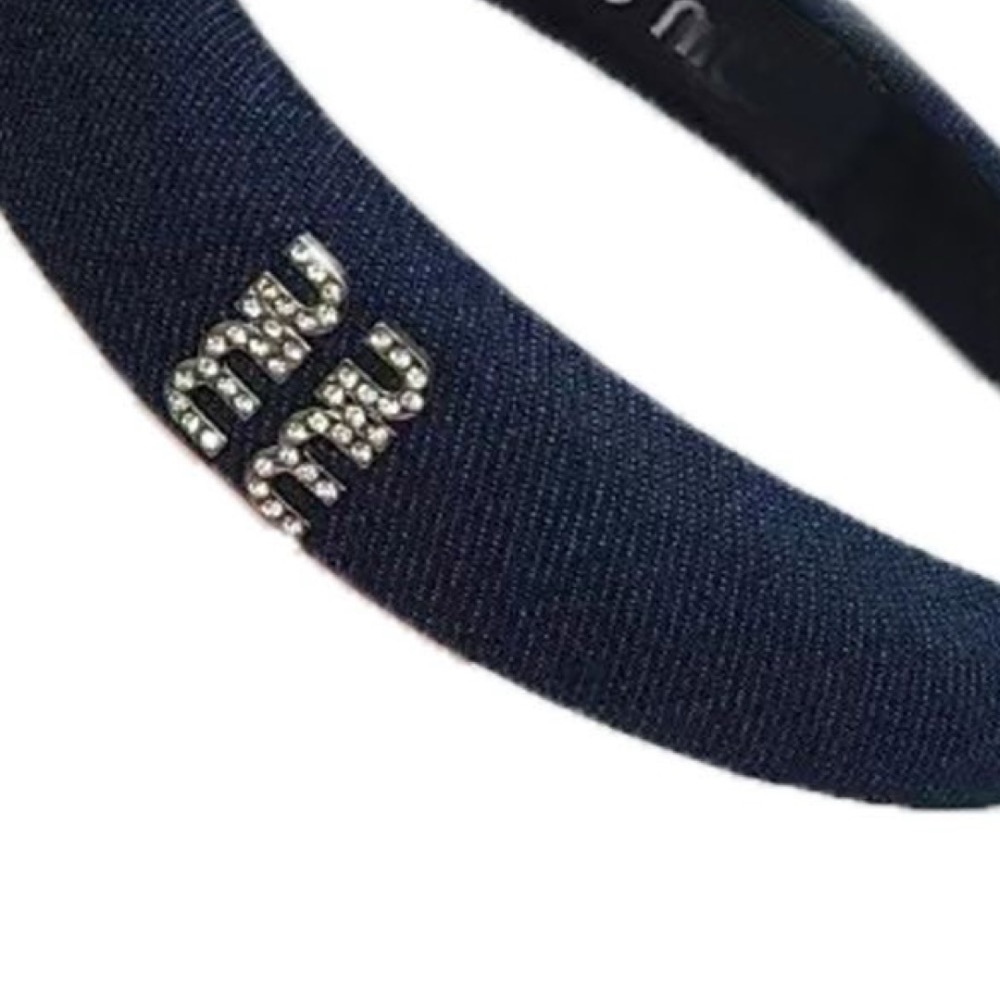 Miu Miu 髮箍髮飾 美妝贈品vip漂亮禮 簡單就高級 字母水鑽發箍 氣質百搭 寬邊小羊皮發箍 母親節 情人節 交換-細節圖3