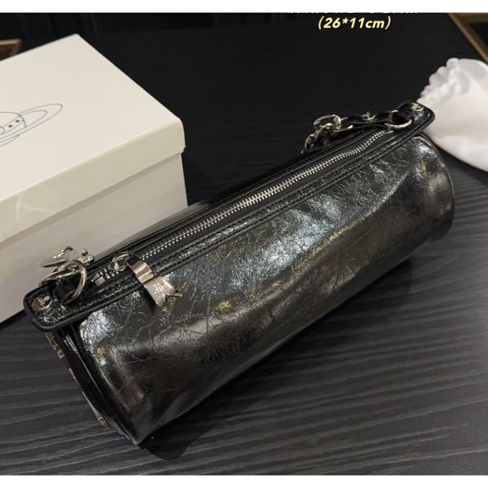 酷優雅Vivienne Westwood 單肩包肩背包土星腋下包 復古優雅 滿滿的高級感 大小適中 休閒正裝皆可輕鬆駕馭-細節圖3