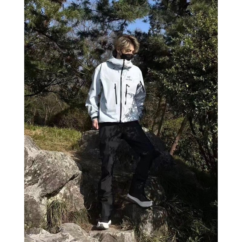 始祖鳥 風衣 衝鋒衣 Alpha系列 Sv 第7代 GORE-TEX Pro 刺繡Logo圖案休閒運動連帽拉鍊硬殼衝鋒衣-細節圖4