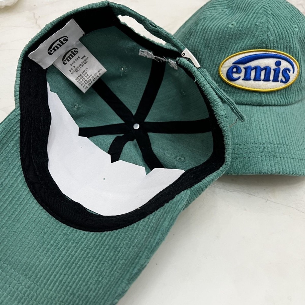 很仙！韓國emis棒球帽鴨舌帽棒球帽遮陽帽老帽 百搭！燈芯絨字母刺繡軟頂經典款棒球帽彩標寬帽檐。  不負眾望，做出了它該-細節圖7
