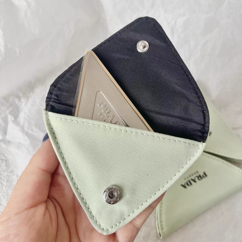 Prada 隨身鏡 化妝品VIP漂亮禮❤️化妝鏡藏藍色鑲鑽補妝鏡翻蓋隨身迷 經典三角化妝鏡 便攜單面鏡 隨身鏡帶收納包-細節圖5