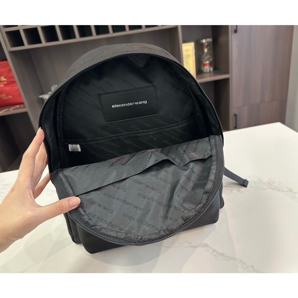 亞歷山大王 後背包 斜背包 雙肩包  高顏值大王包 Alexander Wang AW 素素的最好搭 小的4990，大的-細節圖3