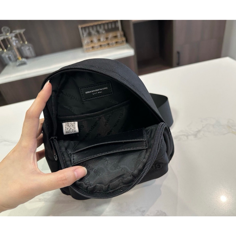 亞歷山大王 後背包 斜背包 雙肩包  高顏值大王包 Alexander Wang AW 素素的最好搭 小的4990，大的-細節圖8