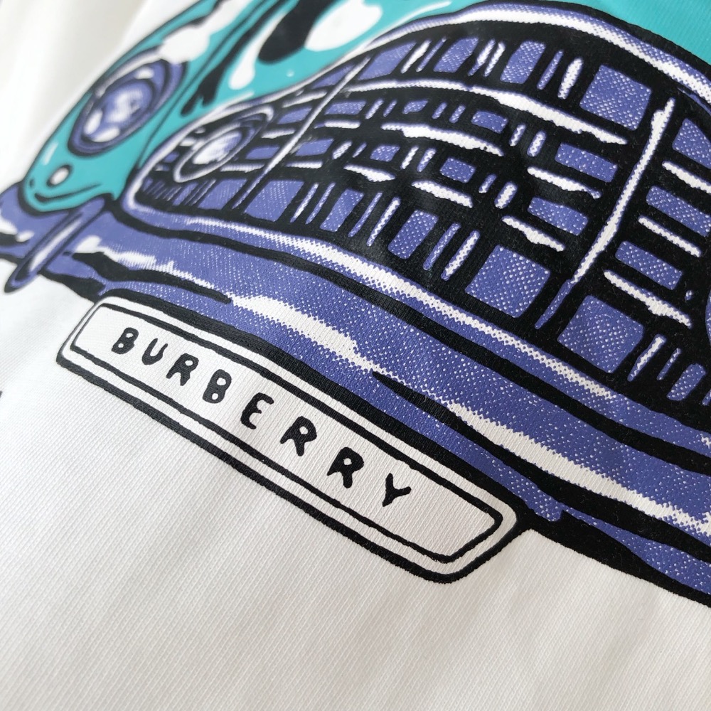 Burberry T恤 衣 百搭T恤 可甜可鹽 BBR新款汽車圖案印花短袖T恤  經典英倫風範，汽車印花短袖開啓。純棉材-細節圖10