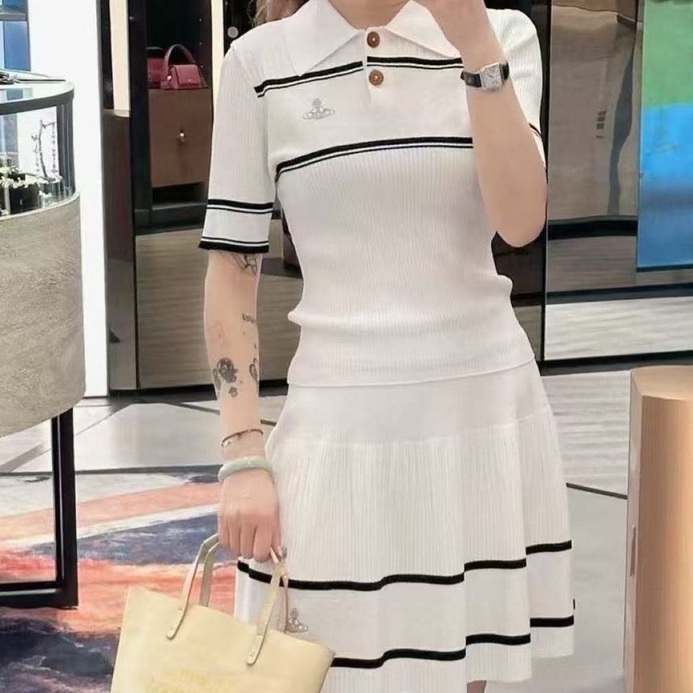 Viviennewestwood 套裝 短裙 短袖針織衫 上衣 學院風刺繡格紋圓領針織短袖套裝 減齡百搭短裙兩件套 PO-細節圖2