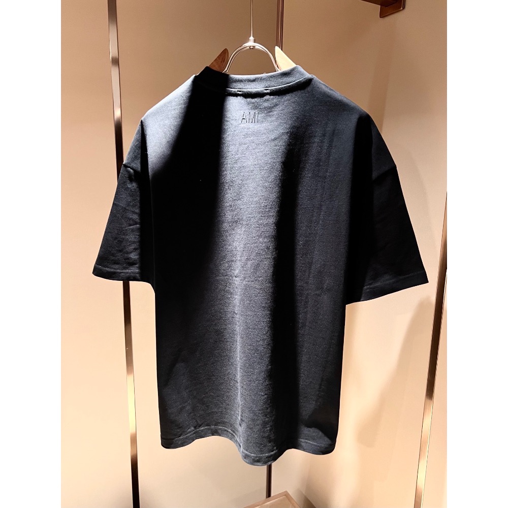 AMI 套裝 T恤 短褲 五分褲  男女同款👫休閒套裝，既經典有時尚百搭，誰不愛啊，將經典再次展現，非常的耐看，自帶低-細節圖3