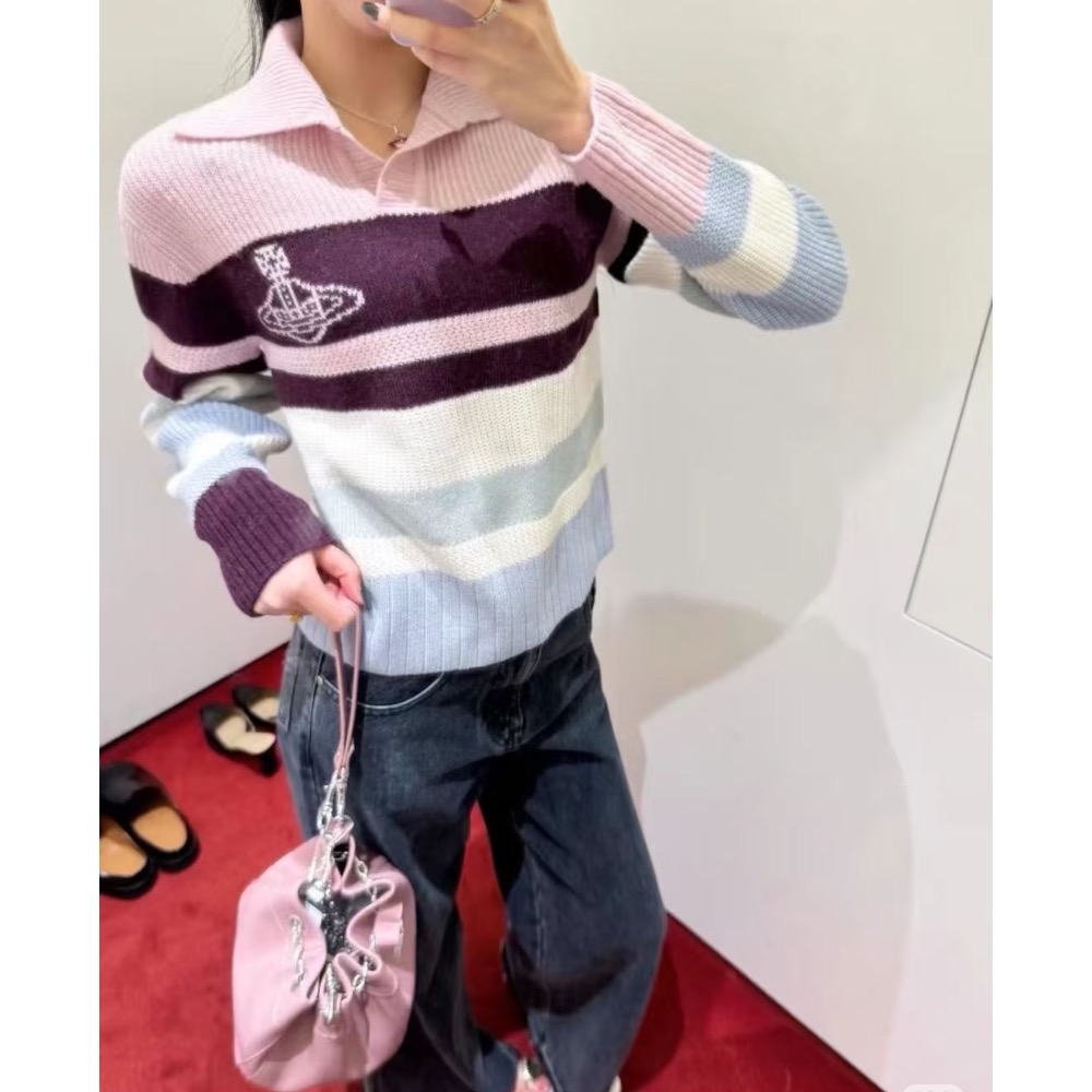 Vivienne Westwood 翻領長袖 經典土星圖案刺繡毛衣 撞色寬條紋設計 配色很好看 經典耐看 胸前圖案刺繡-細節圖3