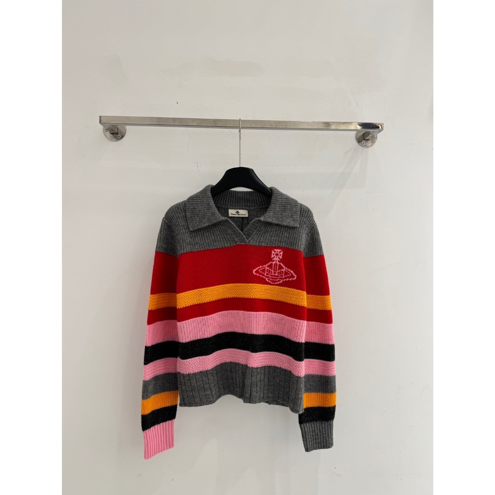 Vivienne Westwood 經典土星圖案刺繡毛衣 撞色寬條紋設計 配色很好看 採用翻領設計 版型寬松休閒 以撞色-細節圖2