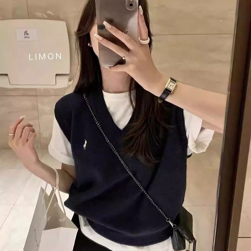 RL polo V領背心 馬甲 針織V領馬甲，寬鬆版型修飾身形，單穿或疊穿都好看。柔軟針織材質，穿上舒適不厚重，搭配襯衫-細節圖2