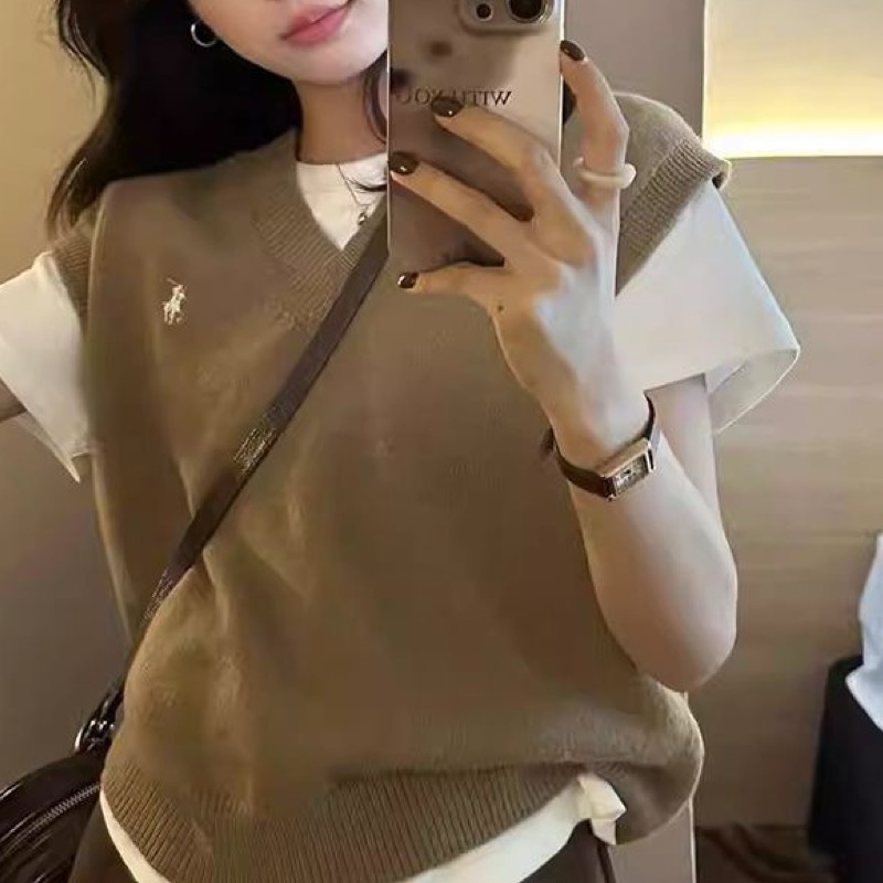 RL polo V領背心 馬甲 針織V領馬甲，寬鬆版型修飾身形，單穿或疊穿都好看。柔軟針織材質，穿上舒適不厚重，搭配襯衫-細節圖4