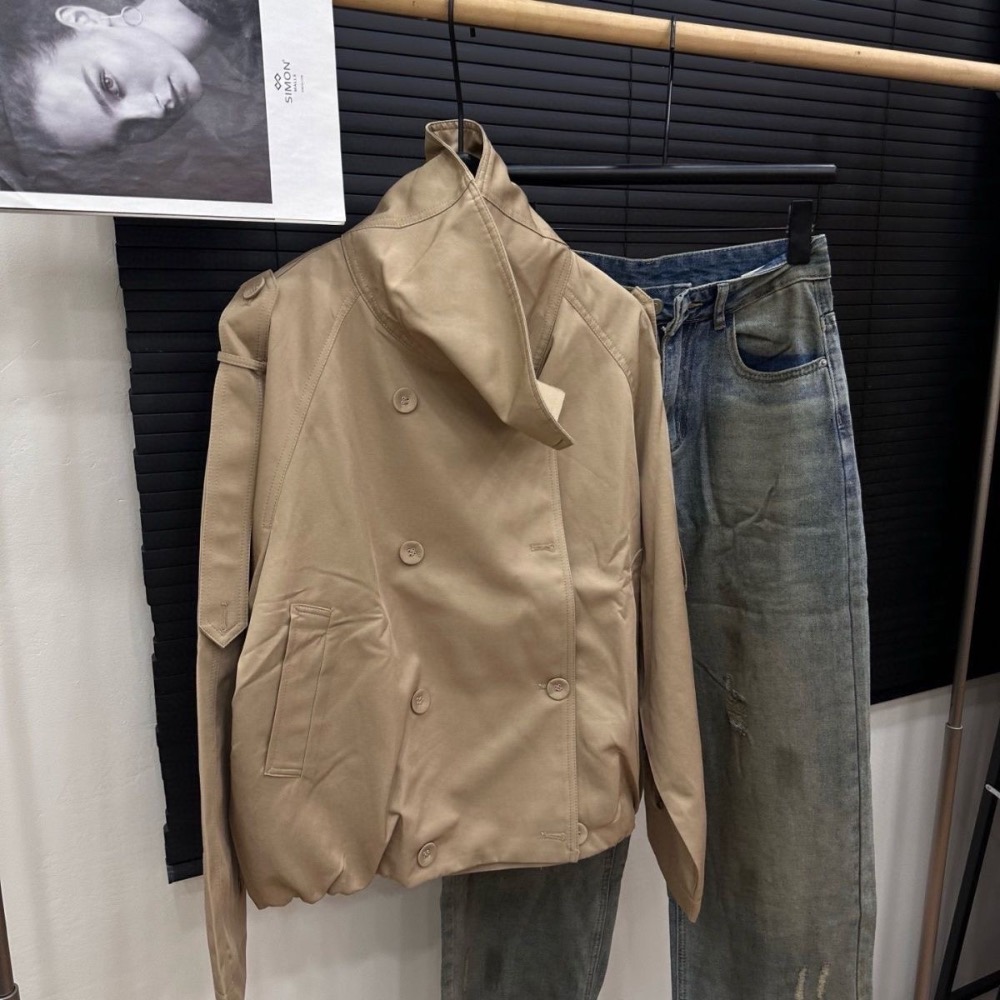 Acne Studios風衣 外套 好氣質 版顯瘦！北歐風立領短版外套，俐落雙排扣設計結合寬鬆剪裁，穿上修飾身形更顯率性-細節圖7