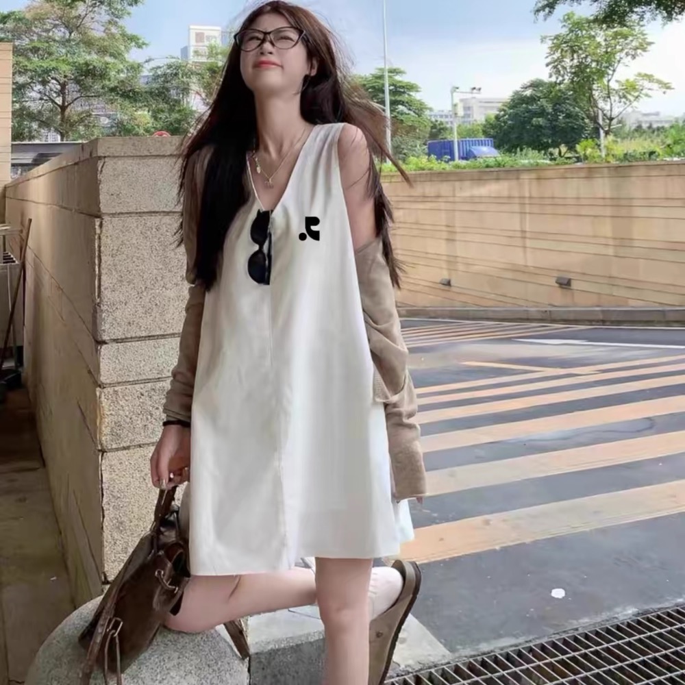 RR連身裙 洋裝 連衣裙，Rest & Recreation V領無袖洋裝，簡約俐落的A字版型，修飾身-細節圖3
