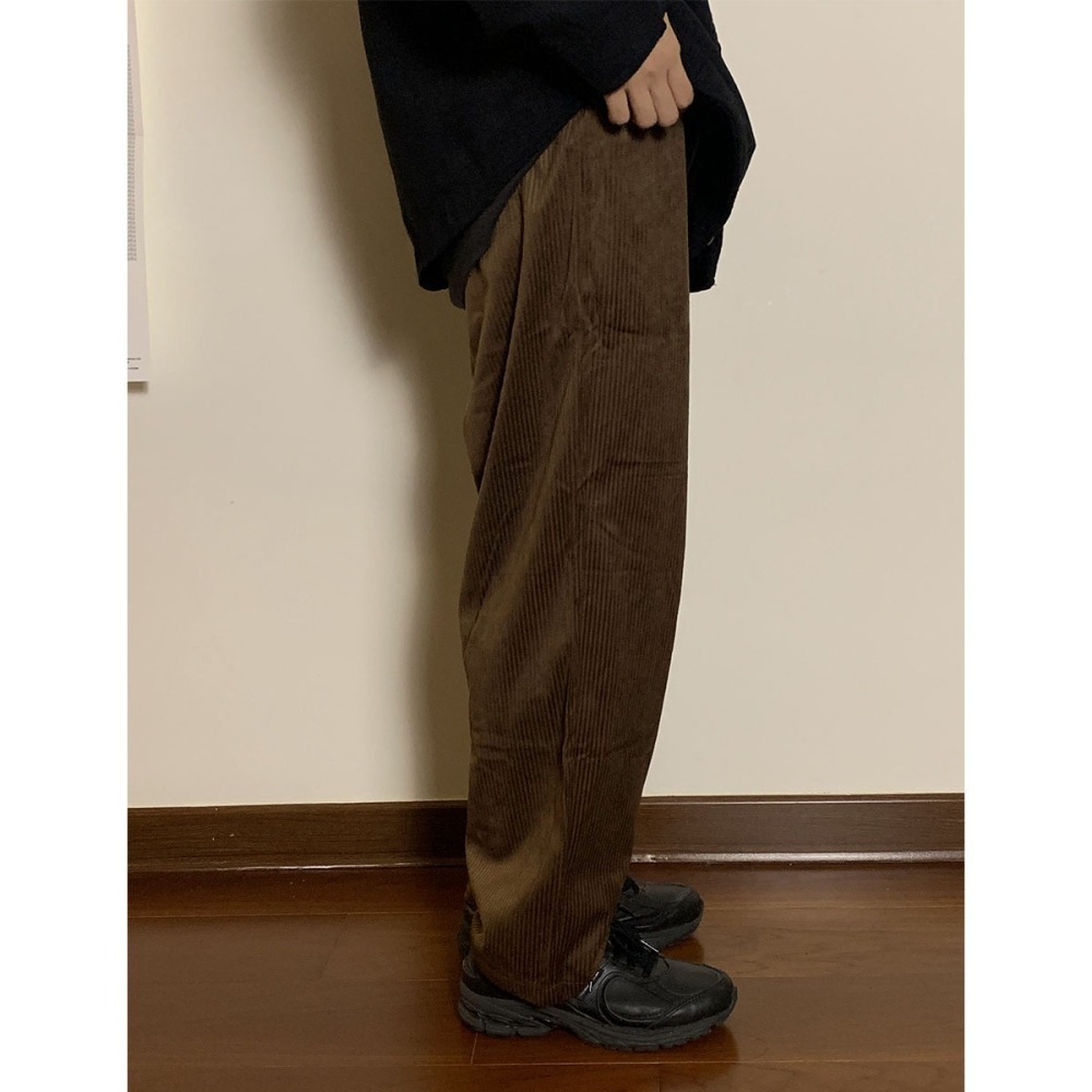 •回歸選品• 現貨 超級舒適燈芯絨 直筒褲 長褲 寬褲 休閒褲 燈芯絨 垂墜 中性 2色 (黑/咖啡)-細節圖3