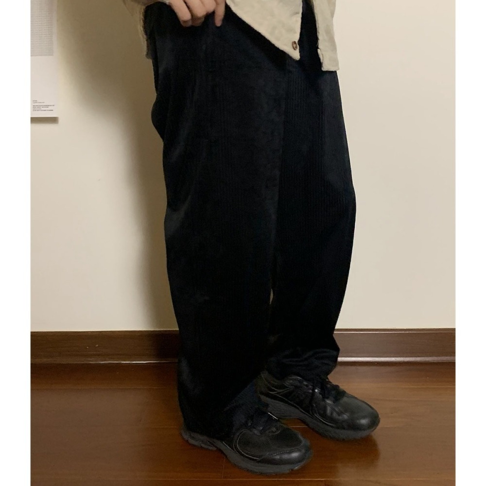 •回歸選品• 現貨 超級舒適燈芯絨 直筒褲 長褲 寬褲 休閒褲 燈芯絨 垂墜 中性 2色 (黑/咖啡)-細節圖7