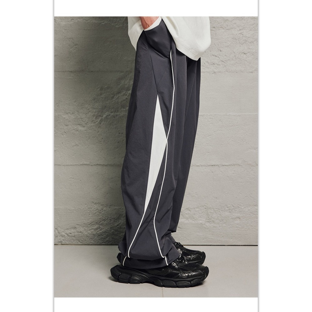 •回歸選品• 機能拼接風褲 寬鬆長褲 工裝褲 寬褲 長褲 直筒褲 衝鋒褲 寬鬆 機能 中性 2色(黑/灰)-細節圖4