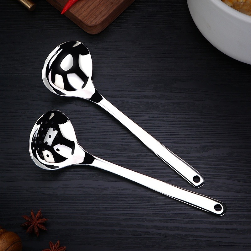 【巔品購物】✅發票 現貨 304不鏽鋼火鍋大湯勺 喝湯勺 湯殼漏勺 盛粥舀湯 創意加深長柄勺 矽膠湯勺-細節圖3