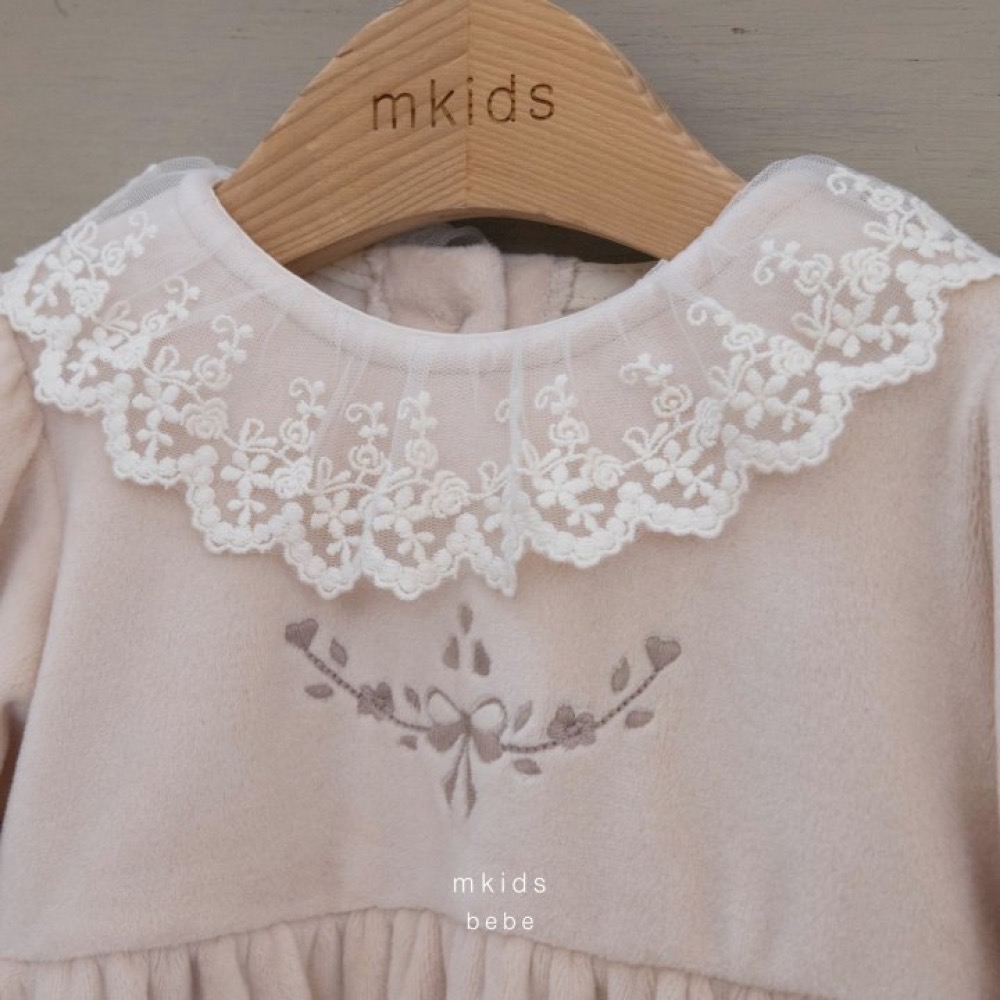 M KIDS 毛感刺繡拼接蕾絲包屁衣-細節圖4