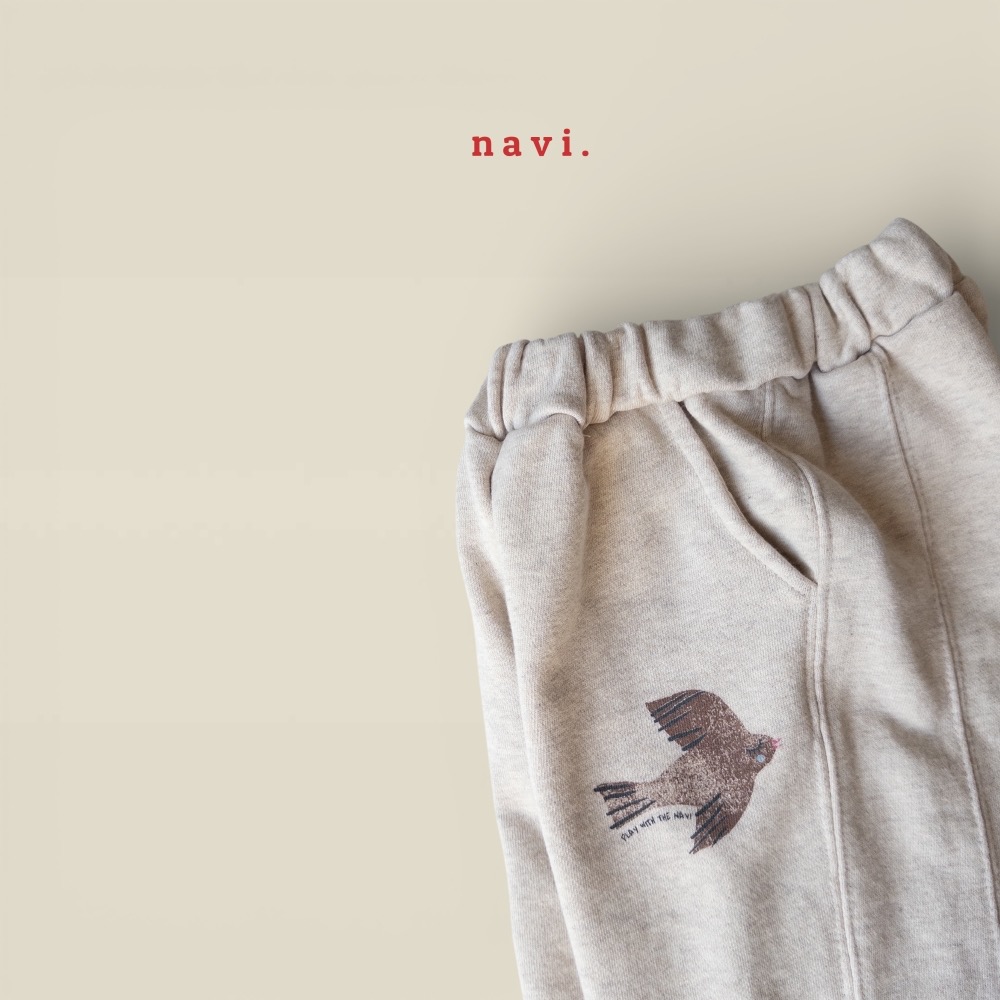 NAVI春季展翅飛翔棉質長褲-細節圖3