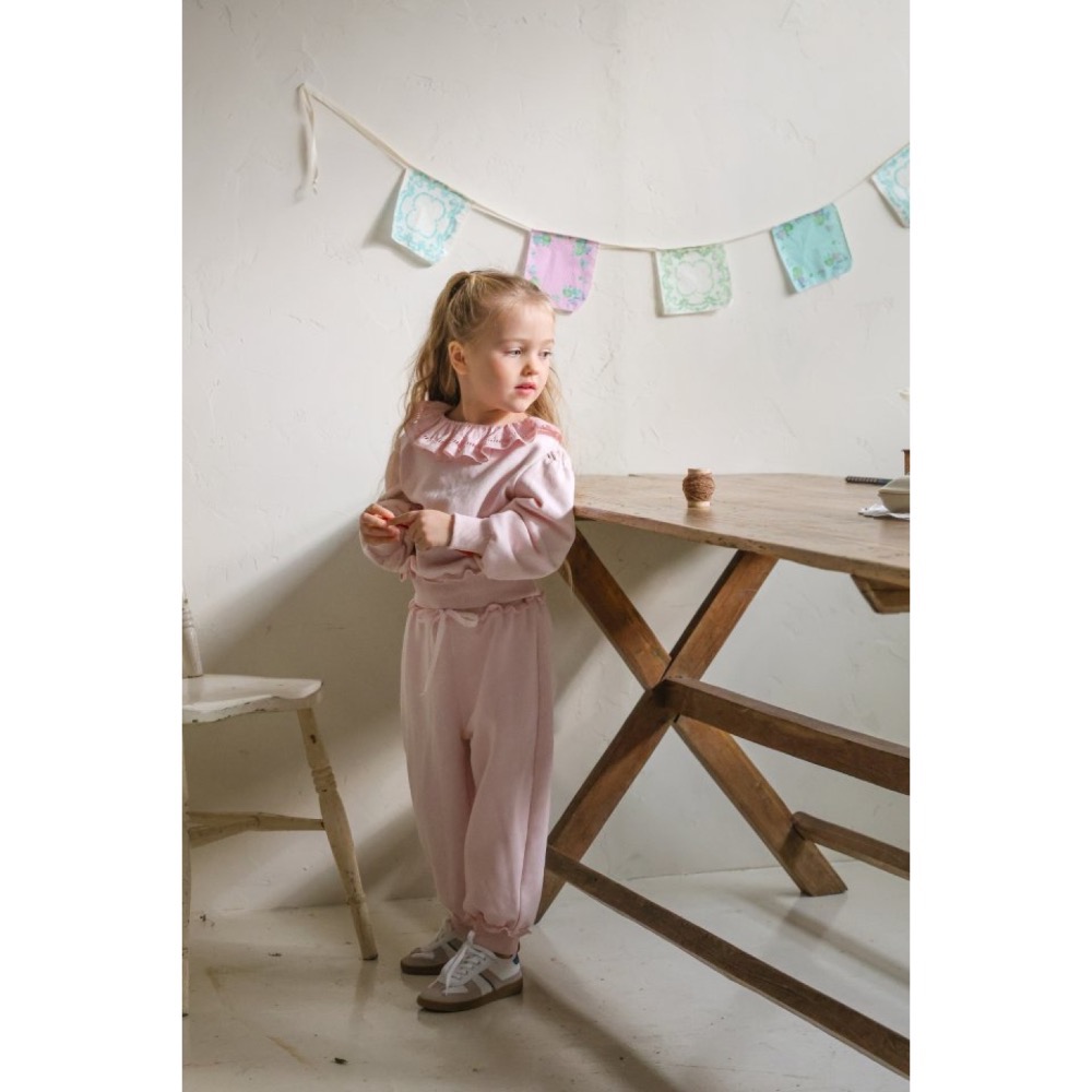 Flo春季鏤空領上衣-細節圖3