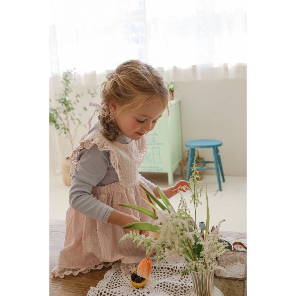 Flo春季雕花蕾絲背心洋裝-細節圖8