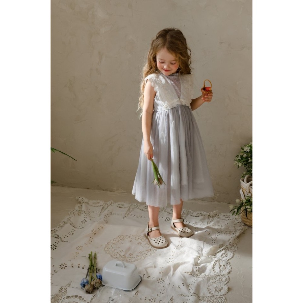 Flo 夏季超仙雕花布蕾絲無袖洋裝-細節圖4