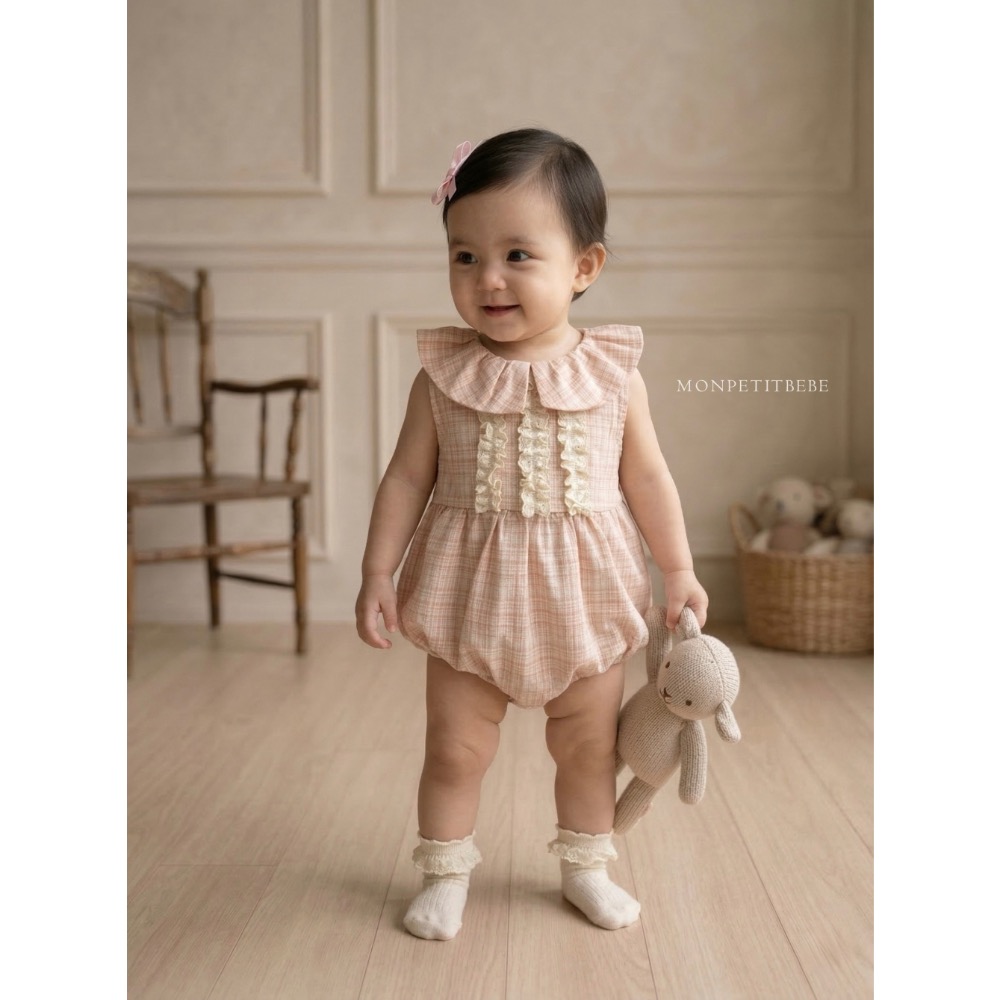 Mon petit bebe夏季可愛布蕾絲無袖包屁褲-細節圖2