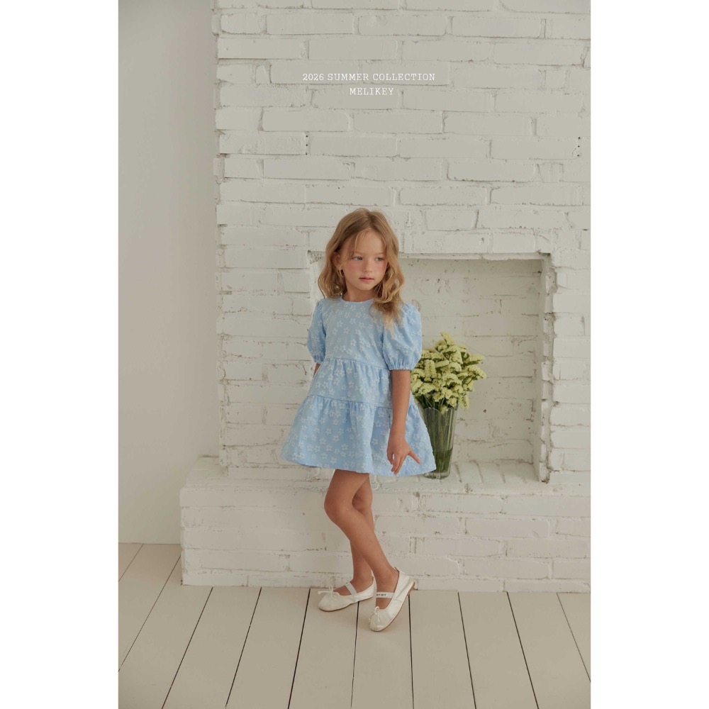 MELIKEY 夏季立體花紋後蝴蝶結洋裝-細節圖3