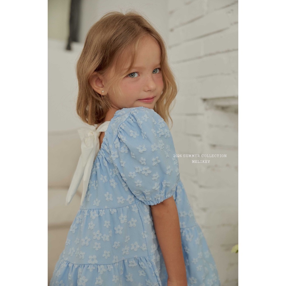 MELIKEY 夏季立體花紋後蝴蝶結洋裝-細節圖5