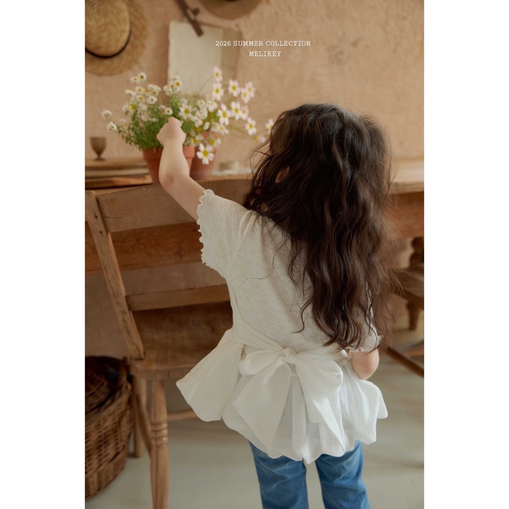 MELIKEY 夏季木耳邊花苞後綁帶上衣-細節圖6