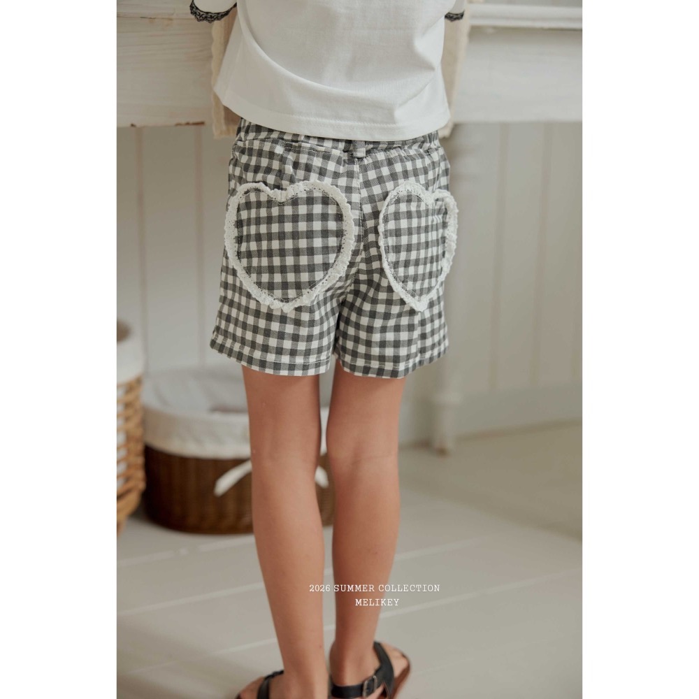 MELIKEY 夏季格子後愛心口袋短褲-細節圖3