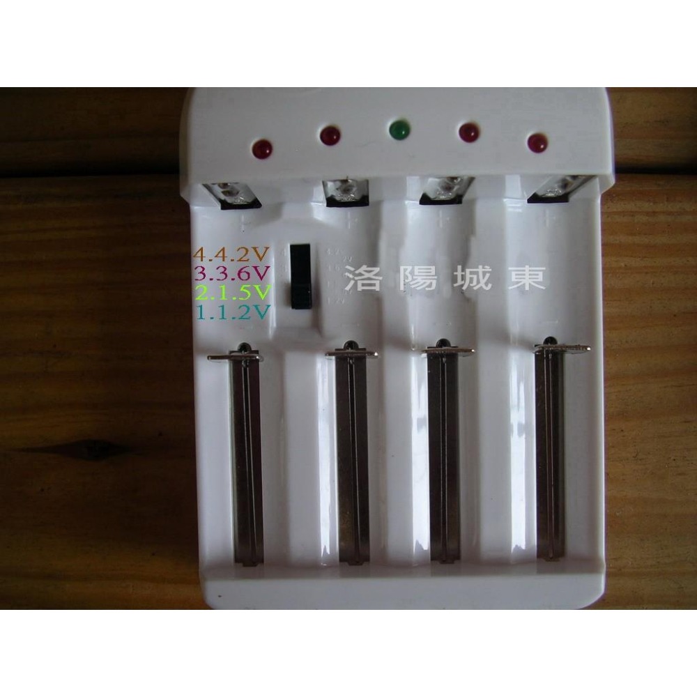 環高超級萬用4 槽自停充電器  電池充電器 18650.3號.4號電池可充(適用鎳氫/鎳鎘/鎳鋅/磷酸鐵鋰/鋰離子電池)-細節圖2