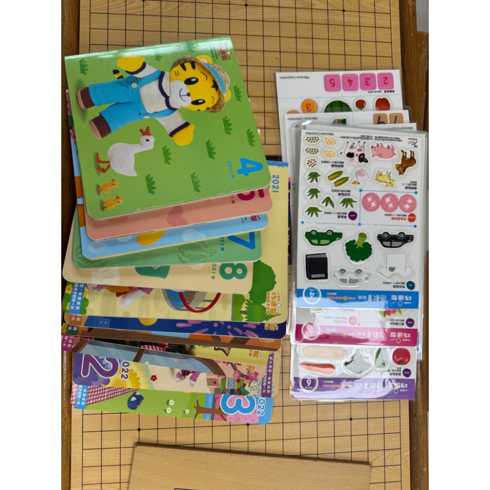 『全新書籍』巧虎寶寶版+幼幼版一套 繪本+DVD+貼紙-細節圖2