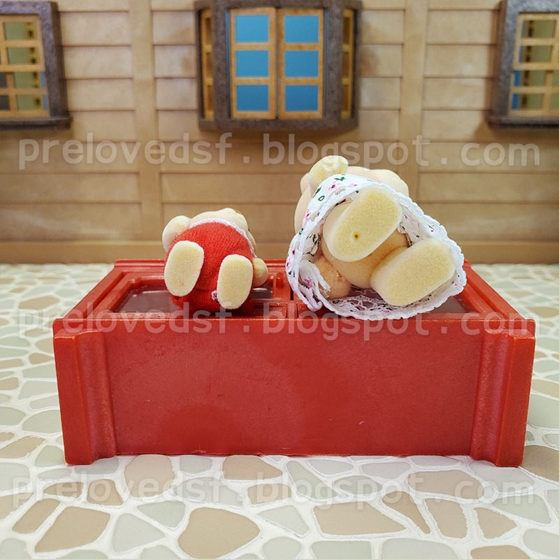 Sylvanian Families 森林家族 熊熊女孩和寶寶 絕版紅色櫃子〈清空間放山雞〉-細節圖6