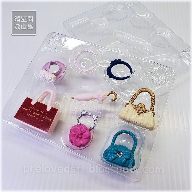 森林家族 TOWN城鎮系列 飾品小舖 包包飾品展示櫃 化妝桌 化妝品 二手〈清空間放山雞〉-細節圖4