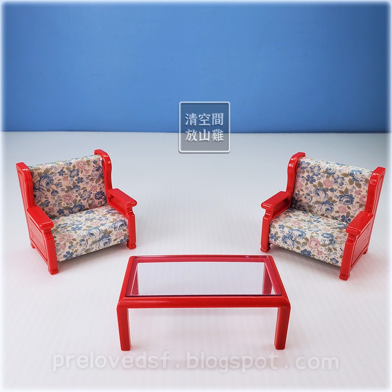 1985 BANDAI 早期家具配件 紅色沙發茶几組 雙人沙發 可搭森林家族 日本製 二手有盒 絕版〈清空間放山雞〉-細節圖5