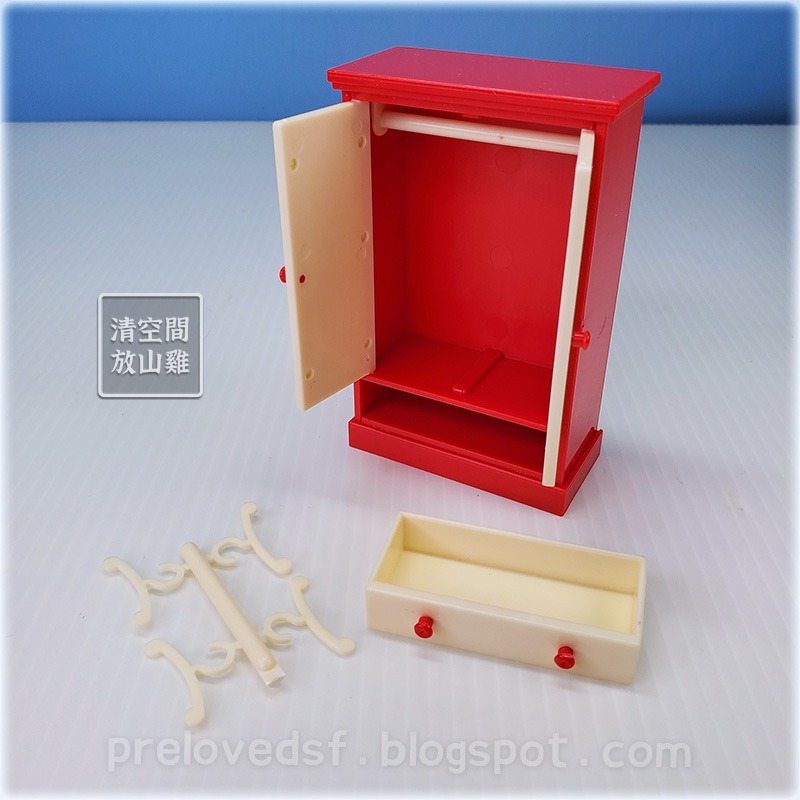 1985 BANDAI 早期家具配件 紅色衣櫃 盆栽組 日本製 二手有盒 絕版〈清空間放山雞〉-細節圖3