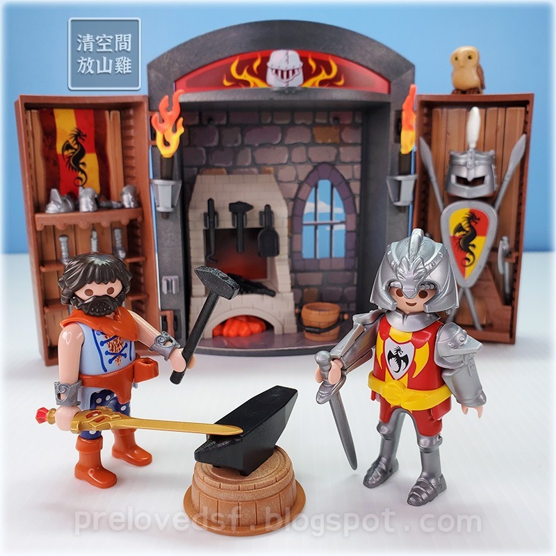 Playmobil 5637 摩比人 騎士軍械庫 鐵匠 盔甲 武器 遊戲提盒  二手有盒 絕版〈清空間放山雞〉-細節圖2