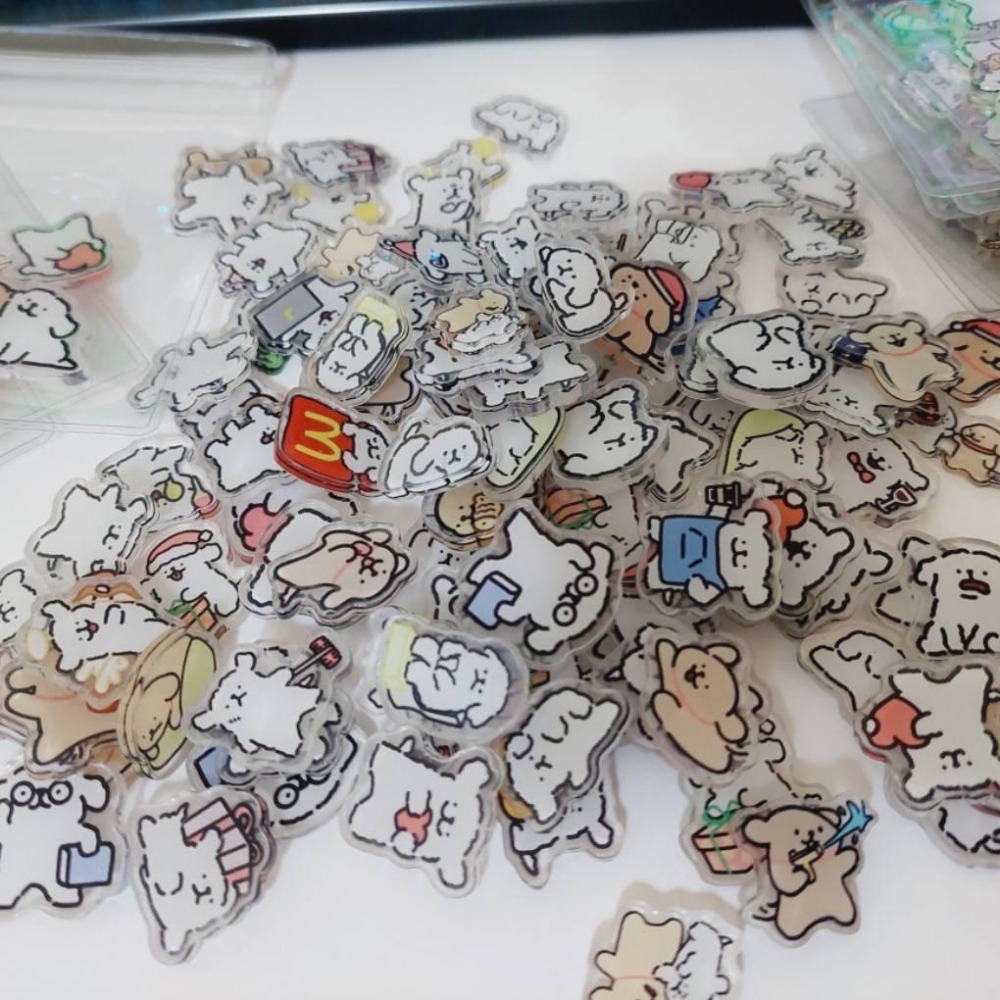 【怪寶貝】線條小狗 2CM 可愛小狗 壓克力 壓克力片片 卡通 可愛 趣味 ins 節日 書包 擺飾-細節圖2