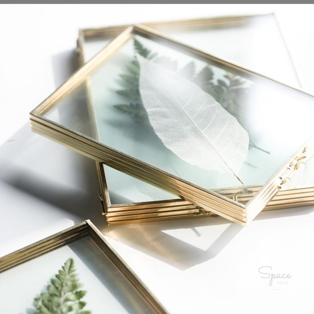 ｜Space幸福空間｜台灣現貨｜輕奢北歐金黃銅玻璃藝術相框 雙面展示 植物標本 展示架 玻璃相框 藝術相框-細節圖5
