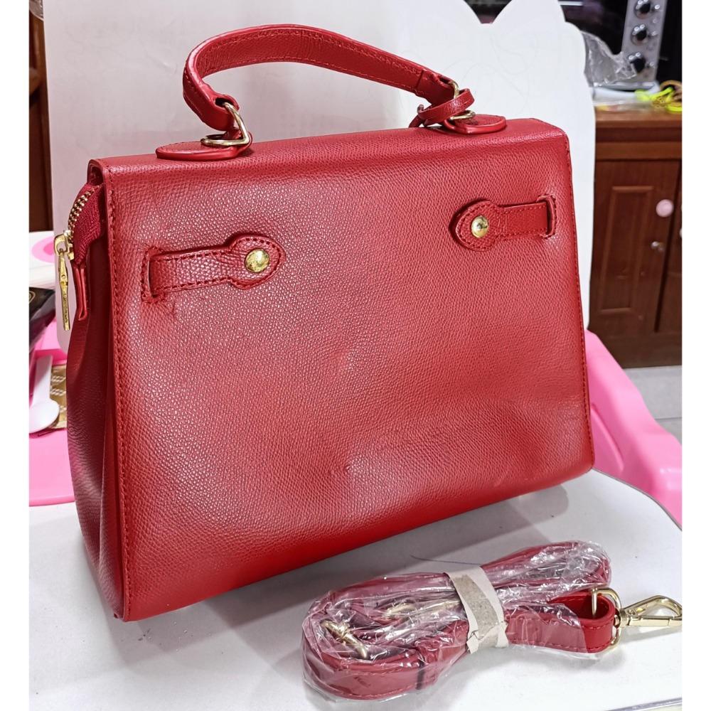 現貨 凱莉包 中大包側背包 卡其色/紅色五金，油邊微瑕疵 包體完整 尺寸：28×22.5×11.5出清-細節圖4