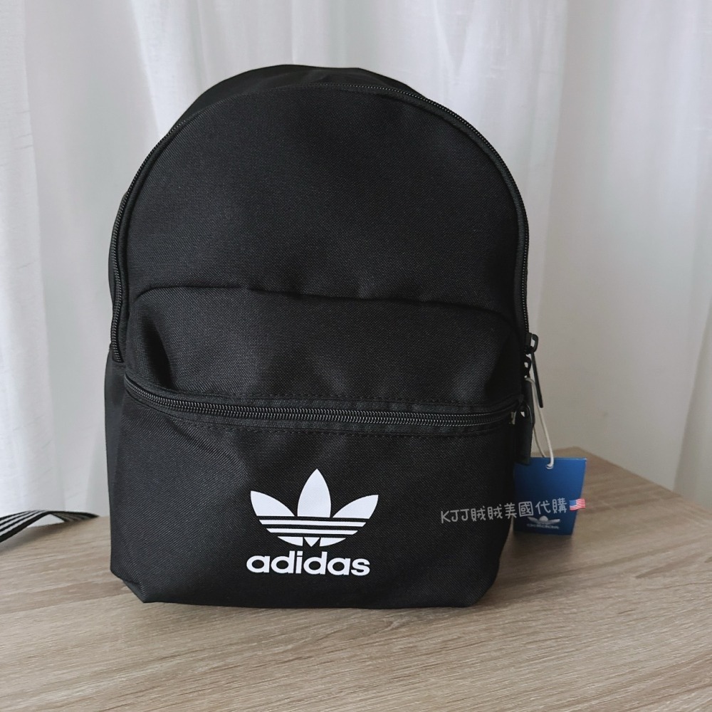 【愛迪達】 經典 logo 後背包 包包🌺百搭素黑-細節圖3