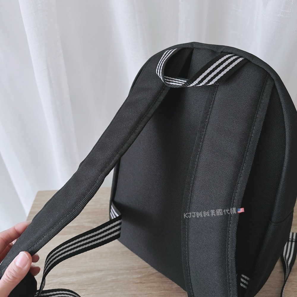 【愛迪達】 經典 logo 後背包 包包🌺百搭素黑-細節圖4