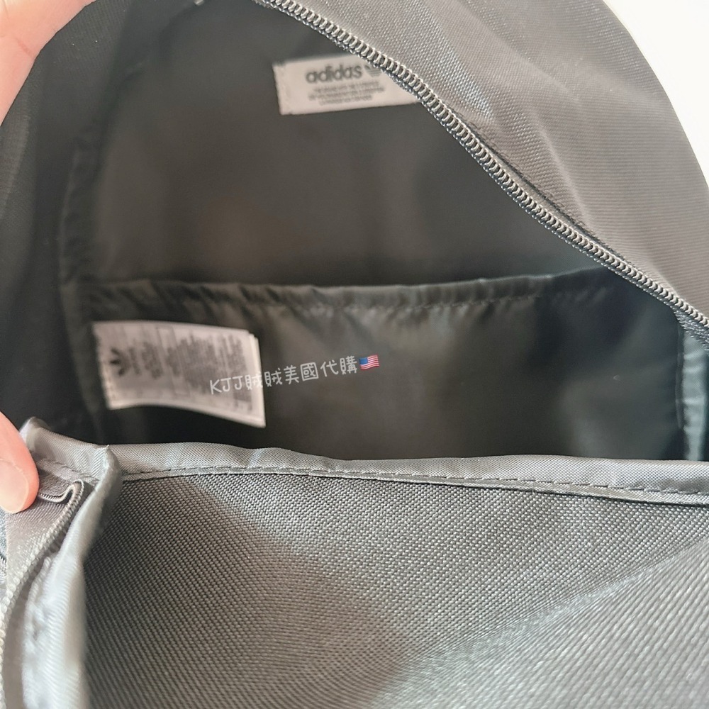【愛迪達】 經典 logo 後背包 包包🌺百搭素黑-細節圖9