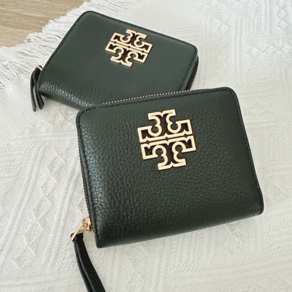 【Tory Burch】TB BRITTEN 立體 LOGO 拉鍊 短夾-細節圖4