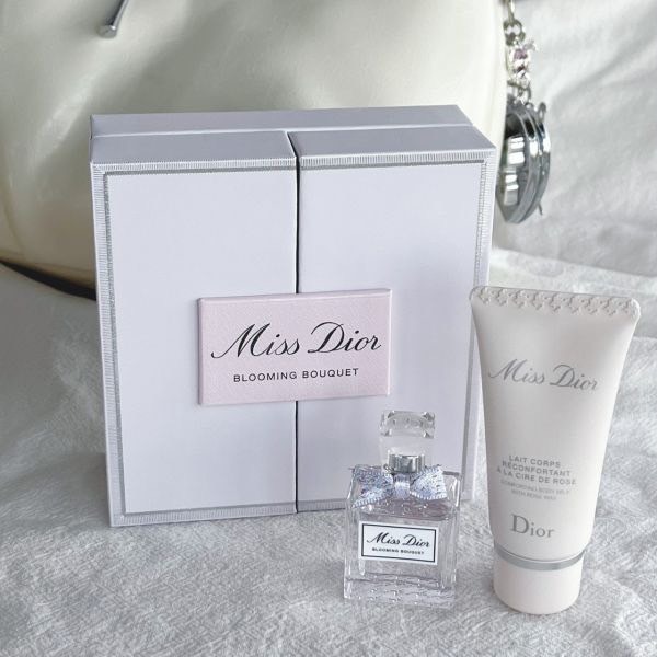 【Dior】花樣 迪奧 香氛 禮盒組 (花漾迪奧淡香水 5ml/玫瑰潤膚乳液 20ml)-細節圖2
