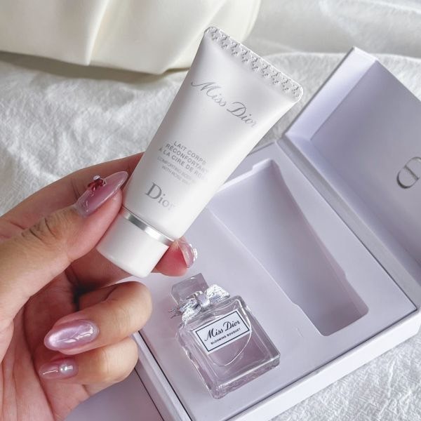 【Dior】花樣 迪奧 香氛 禮盒組 (花漾迪奧淡香水 5ml/玫瑰潤膚乳液 20ml)-細節圖5