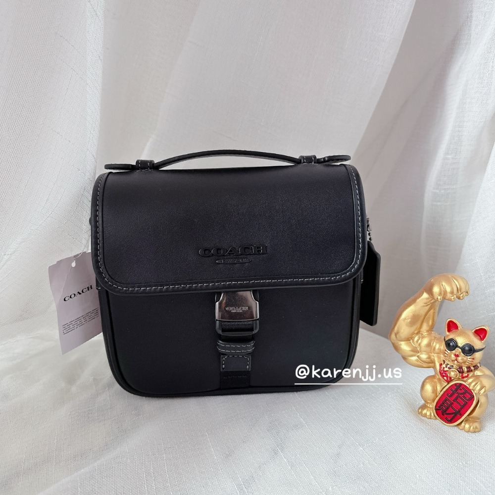 【Coach】RACER斜背包~素黑