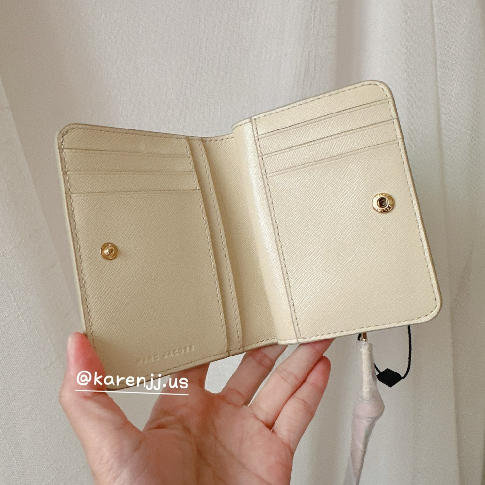 【Marc Jacobs】MJ 撞色 防刮皮革 暗釦 二折 短夾-細節圖2